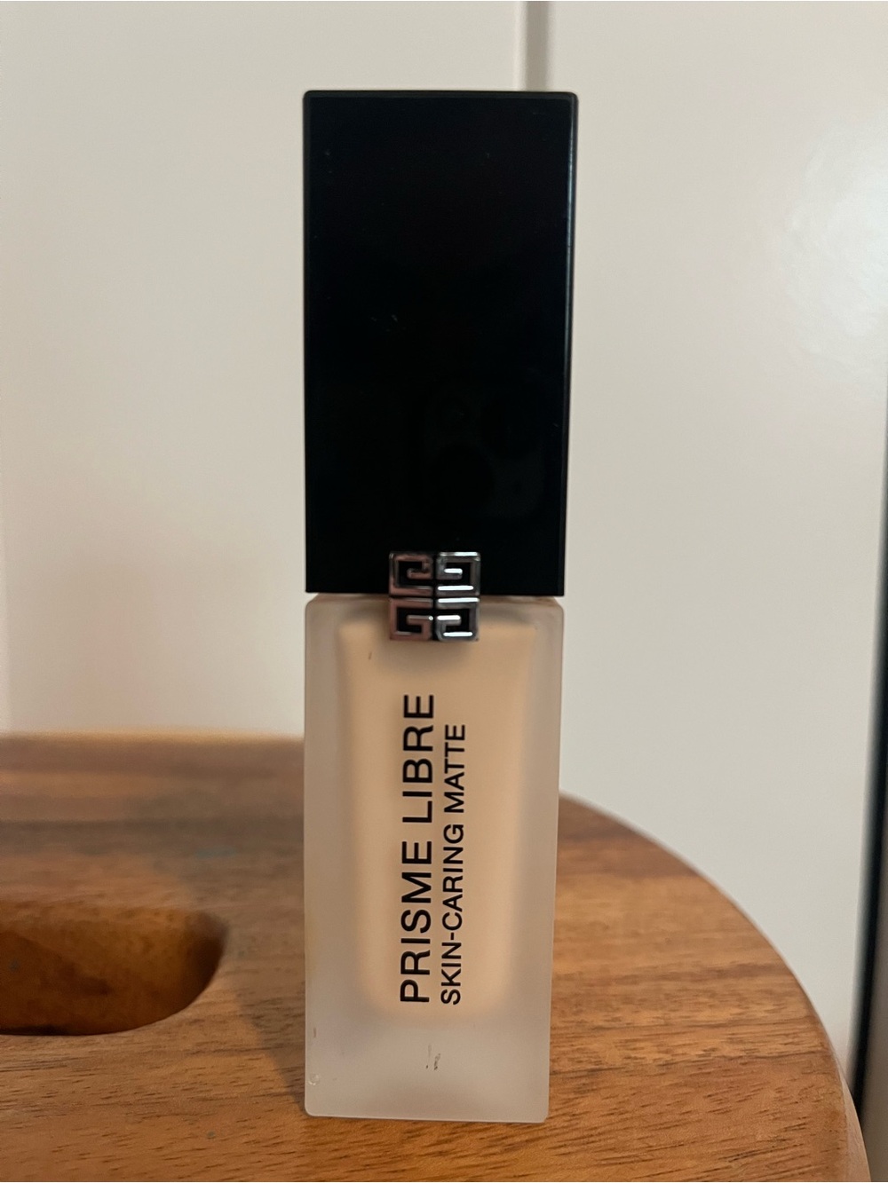 Givenchy Prisme Libre Skin-Caring Matte Foundation 1-N80